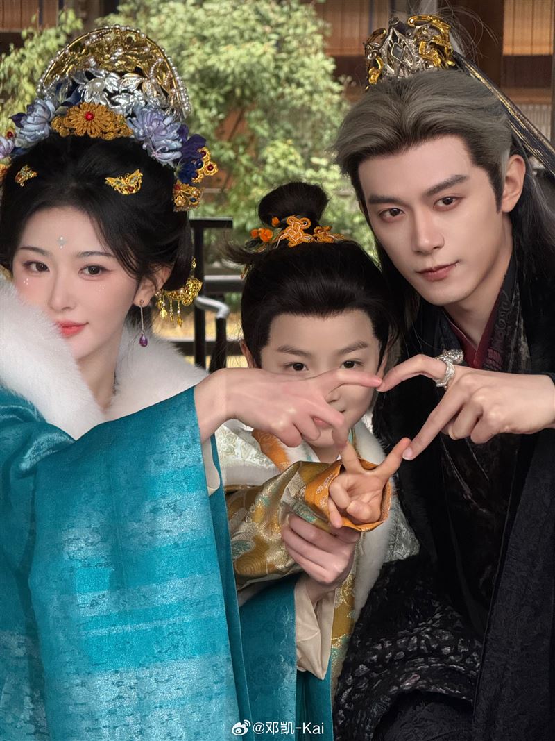 鄧凱在劇中飾演反派「齊旻」,角色爆紅同樣成為私生鎖定目標。(圖/翻攝自微博)