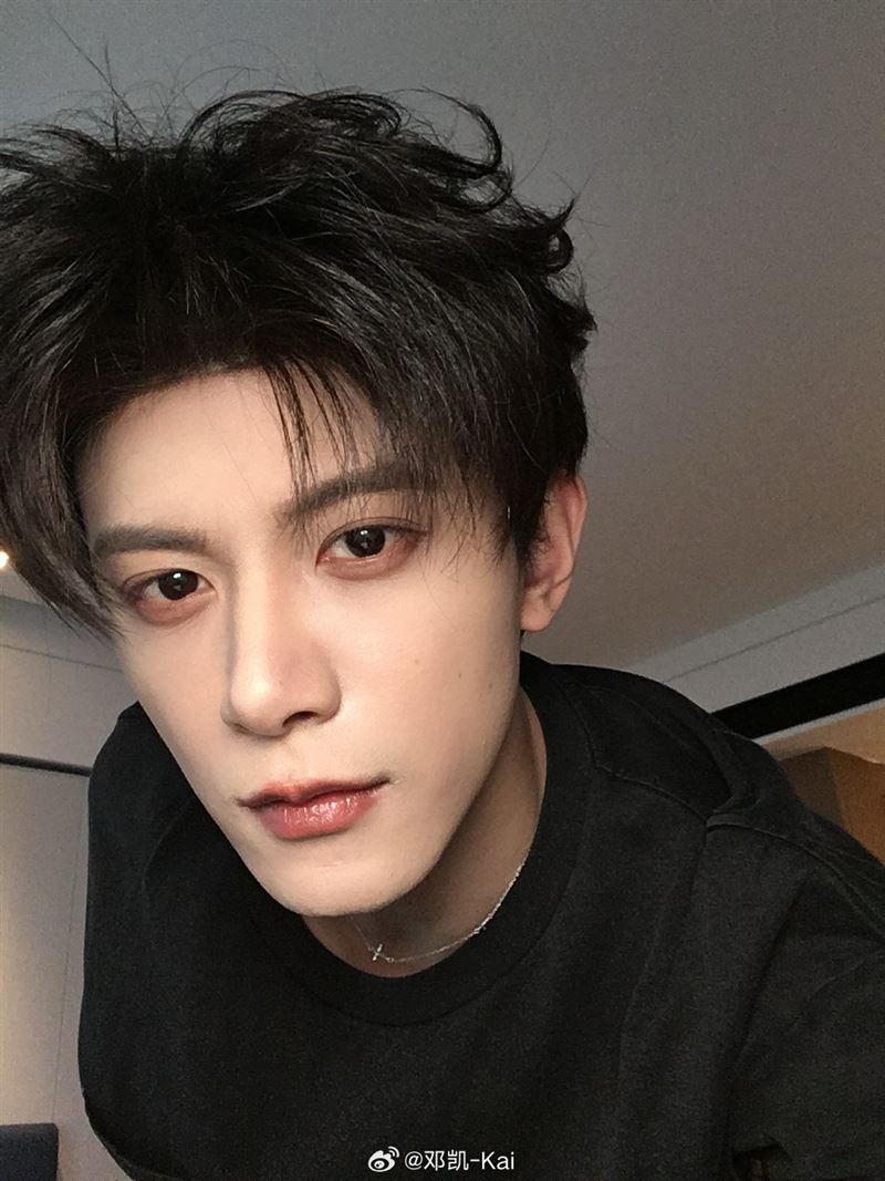 鄧凱在劇中飾演反派「齊旻」,角色爆紅同樣成為私生鎖定目標。(圖/翻攝自微博)