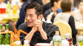 郭富城參與劇組的台式「辦桌」殺青酒。（圖／翻攝自Threads @dont.father.me）