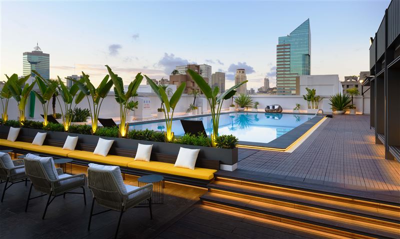 高雄福華戶外泳池是拍照熱點。（圖／飯店旅宿業者提供）