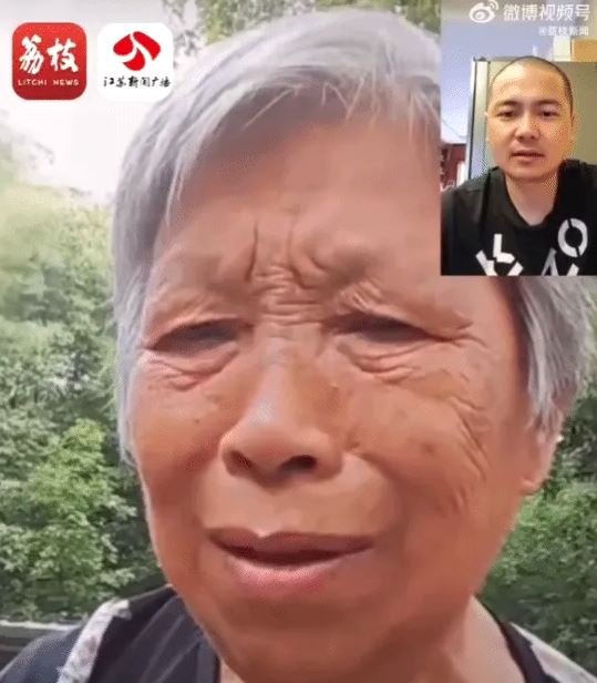 家人不忍心告訴年邁母親實話，選擇打造AI兒子。（圖／取自微博）