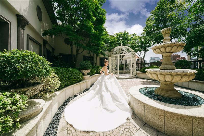 台北文華東方酒店八樓歐式浪漫的「羅芙花園」，提供新人舉辦夢想中浪漫婚禮的絕佳場景。（圖／飯店旅宿業者提供）