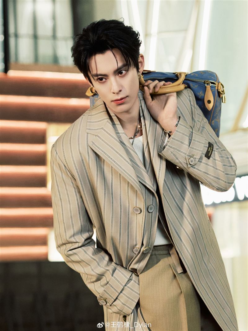 中國男星王鶴棣憑藉《蒼蘭訣》、《大奉打更人》等劇爆紅，晉升新生代一線男星。（圖／翻攝自微博）