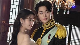 IU和邊佑錫相隔10年再度合作新劇《21世紀大君夫人》。（圖／翻攝自IG @byeonwooseok）