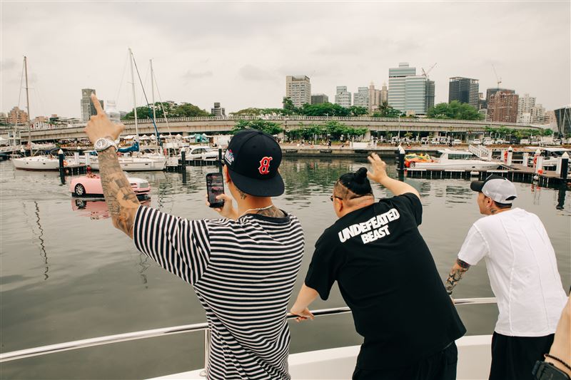 「大船進城」畫面震撼。(圖/本色音樂提供)