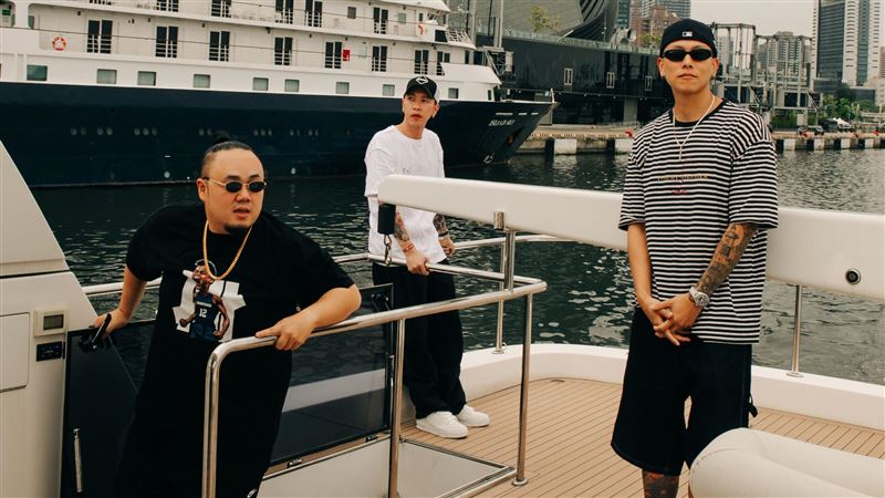 頑童「遊艇快閃」太狂 人潮擠爆癱瘓交通