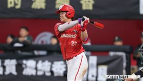 中職37年例行賽，味全龍游擊手劉俊緯扛第3棒。（圖／記者劉彥池攝影）