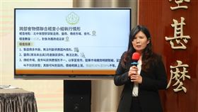 蔡妍蓁出席因應中東衝突民生安定專案會議記者會「因應中東衝突民生安定專案會議例行記者會」6日在行政院新聞中心舉行，法務部檢察司主任檢察官蔡妍蓁（圖）出席說明法務部稽查不法囤積與哄抬專案執行情形。中央社記者謝佳璋攝  115年4月6日