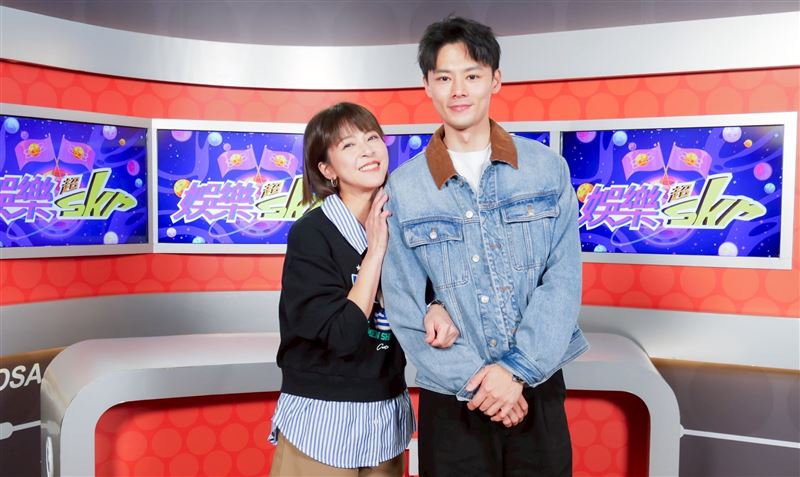 姐弟戀魅力全開，羅子惟（右）大讚蘇晏霈（左）是「表演百科全書」。（圖／民視提供）