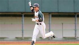 王柏融單場雙響砲。（圖／台鋼雄鷹提供） 