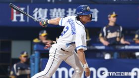 中職37年例行賽，富邦悍將指定打擊王勝偉敲出安打。（圖／記者劉彥池攝影）
