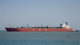 日本企業旗下LPG船通過荷莫茲海峽。（圖／路透社／達志影像）