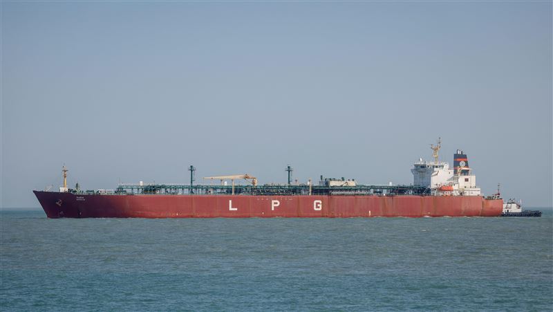 伊朗放行了!日本油輪通過荷莫茲海峽