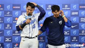 中職37年例行賽，富邦悍將一壘手范國宸獲選單場MVP，致詞時落淚。（圖／記者劉彥池攝影）