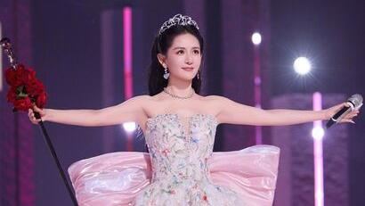 謝娜《浪姐7》主持挨轟 提詞機只寫這3字