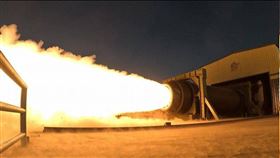 北韓領導人金正恩視察高推力固體燃料發動機試驗。（圖／翻攝自X平台 @SputnikInt）