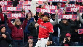 拉米瑞茲生涯第1620場出賽，成為克里夫蘭隊史出賽場次最多的球員。（圖／美聯社／達志影像）