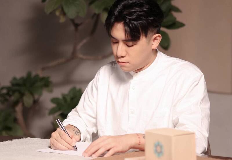 10歲即出家的網紅禪師熊仁謙,今爆出私底下是渣男。(翻攝自熊仁謙臉書)