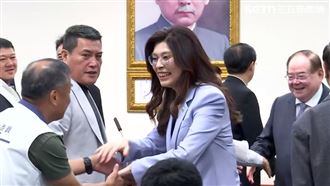 藍委送行！鄭麗文交代傅崐萁：家裡要顧好