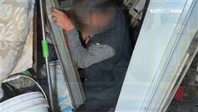 幫友慶生喝醉！男失足卡鋁梯牆壁縫隙　動彈不得