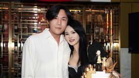 從單親媽媽到再組家庭，女星伊能靜近日在節目中談及再婚心境，意外揭露當年決定嫁給秦昊的關鍵。（圖／翻攝自微博）