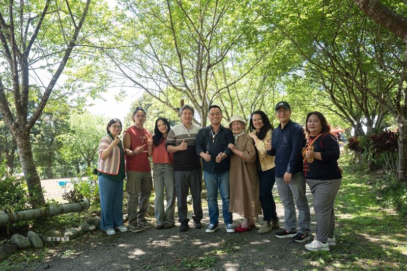 呂薔（左三）自爆腳踏兩條船，開鏡吐壓力。（圖／原文會提供）