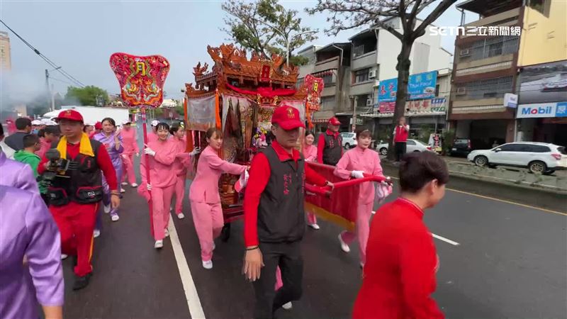 龍德宮南巡遶境抵豐原 仙女轎班成嬌點
