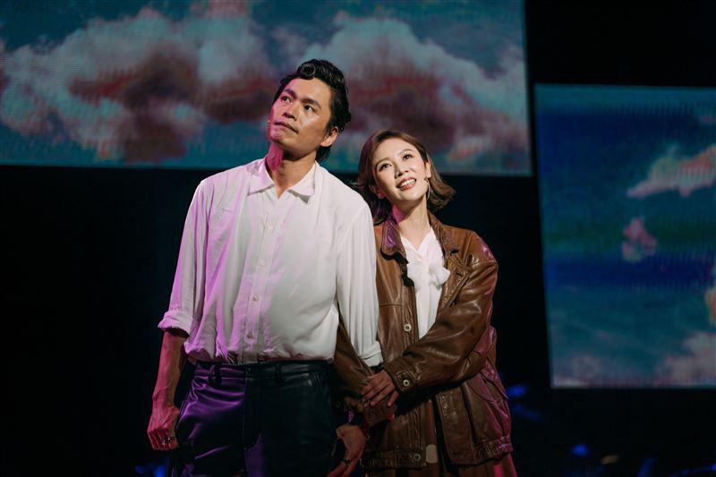 黃鐙輝（左）、方宥心（右）《櫻子媽媽與她的三個男人》世紀首演，被讚比演唱會還精彩。（圖／瘋戲樂工作室提供）