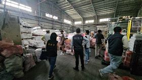 ▲調查局自3月30日起及清明連假期間，動員調查官走訪稽查是否有囤積石化原料、操縱價格等情。（圖／翻攝畫面）