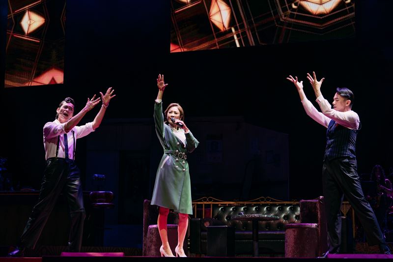 （左起）黃鐙輝、方宥心、凱爾《櫻子媽媽與她的三個男人》世紀首演座無虛席。（圖／瘋戲樂工作室提供）