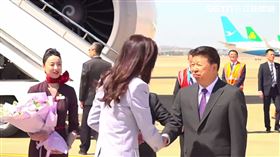 鄭麗文抵達上海，中國國台辦主任宋濤親自接機。（圖／翻攝畫面）