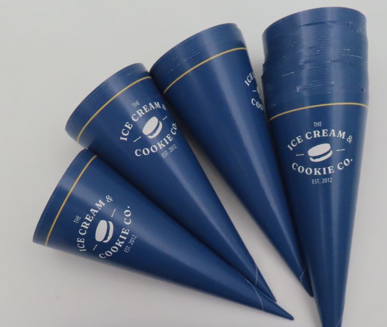 新加坡知名冰淇淋品牌The Ice Cream &amp; Cookie Co.進口的甜筒紙托檢出不得殘留的螢光增白劑。（圖／食藥署提供）