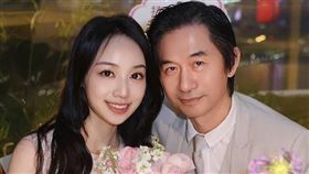 黃舒駿公開跟老婆合照放閃。（圖／翻攝自臉書）