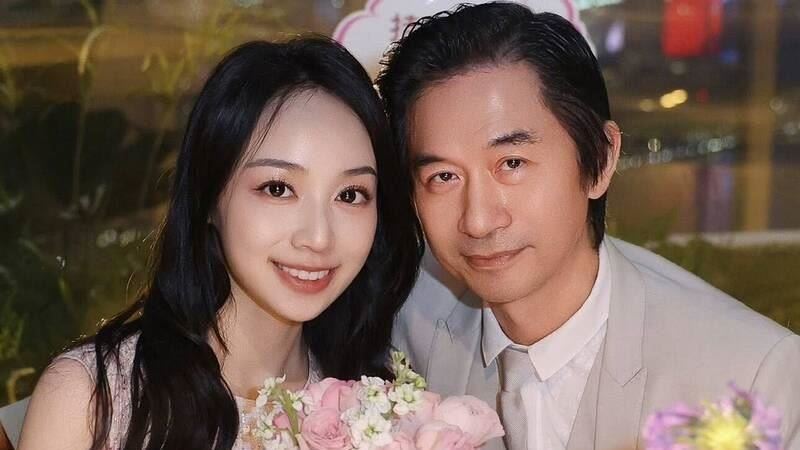 60歲黃舒駿結婚15年 曬小24歲嫩妻放閃