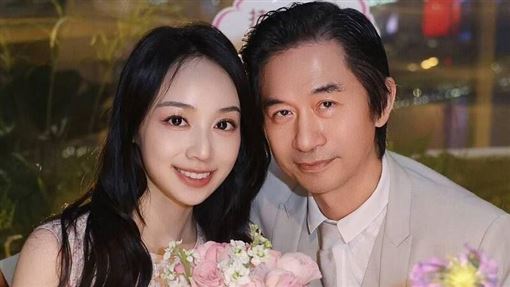 60歲黃舒駿結婚15年　曬小24歲嫩妻放閃