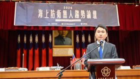 陳冠廷強調，「在和平時期選擇躺平，在衝突中必然潰敗」，並呼籲朝野共同支持國防預算，加速無人系統建軍。（圖／陳冠廷辦公室提供） 