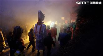 （置身仙境的繞境隊伍／寶島神很大提供） 