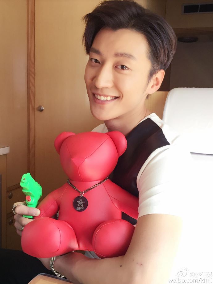 正值事業上升之際，喬任梁長期受憂鬱症所苦，最終選擇離開，讓親友與粉絲留下深深遺憾。（圖/翻攝自微博）