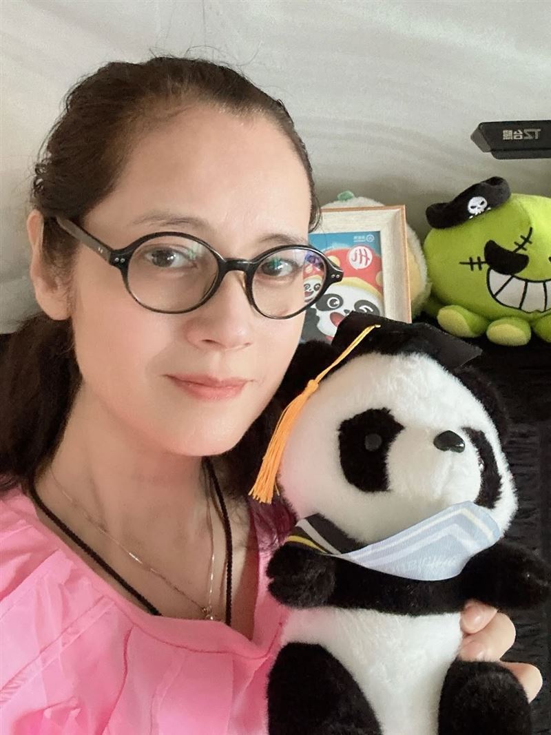 「最美艷星」鄭艷麗上月喪母，如今傳出住院消息。（圖／翻攝自鄭艷麗IG）