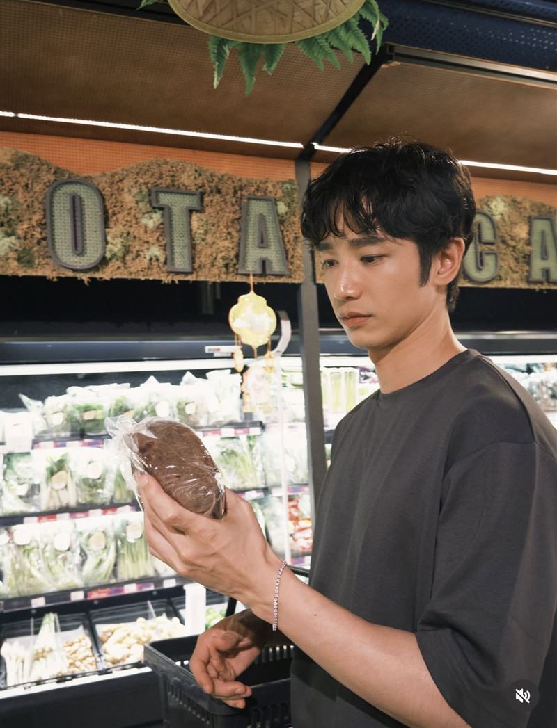 劉以豪到超市採買。（圖／翻攝自IG）