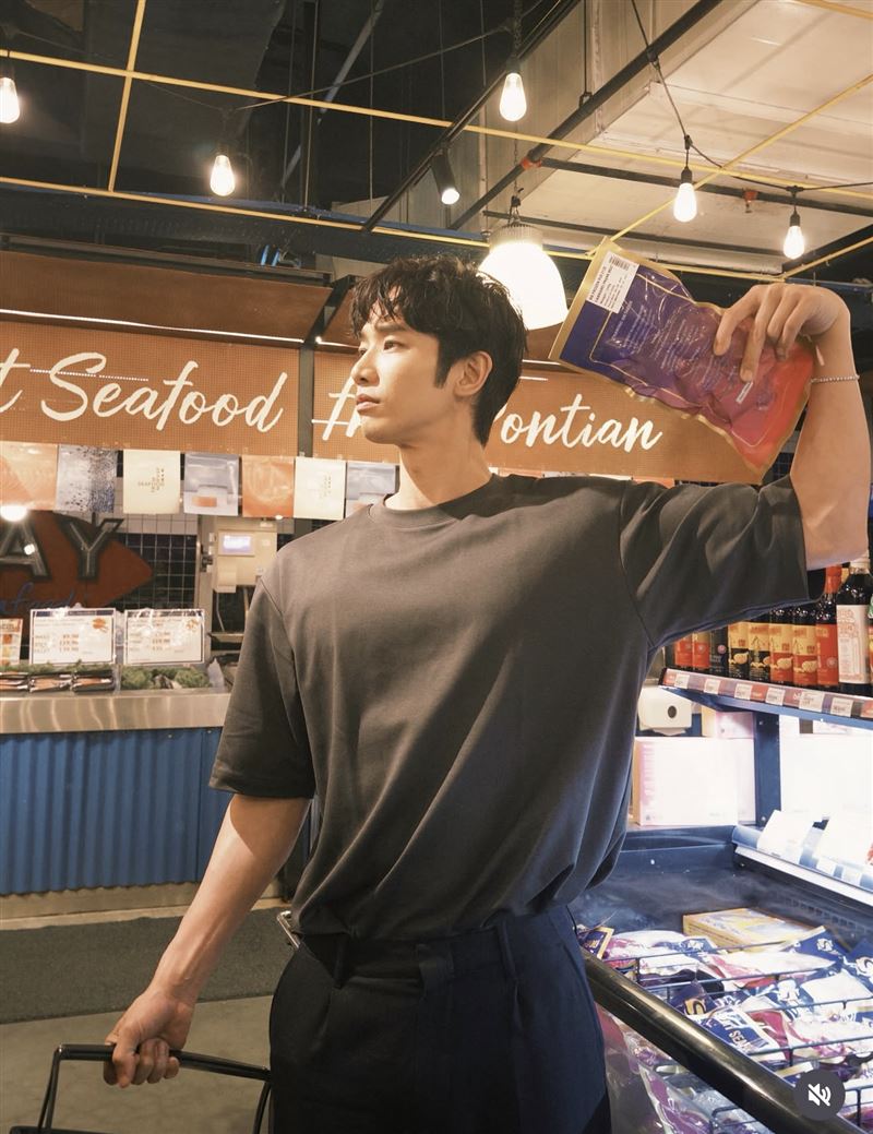 劉以豪露出精壯手臂線條。（圖／翻攝自IG）