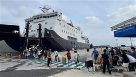 農曆春節海運每天載運1.8萬人次　成長10%農曆春節連假期間海運平均每日載運1.8萬人次，較114年同期成長10%。圖為高雄-馬公航線疏運情形。（航港局提供）中央社記者余曉涵傳真　115年2月24日