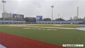 新莊棒球場兄弟悍將之戰確定延賽。（圖／記者黃耿誼攝影）