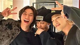 BIGBANG成員自左起分別為大聲、GD、太陽，將於台灣時間4月13日下午1時30分登上科切拉舞台。（圖／翻攝自IG @xxxibgdrgn）