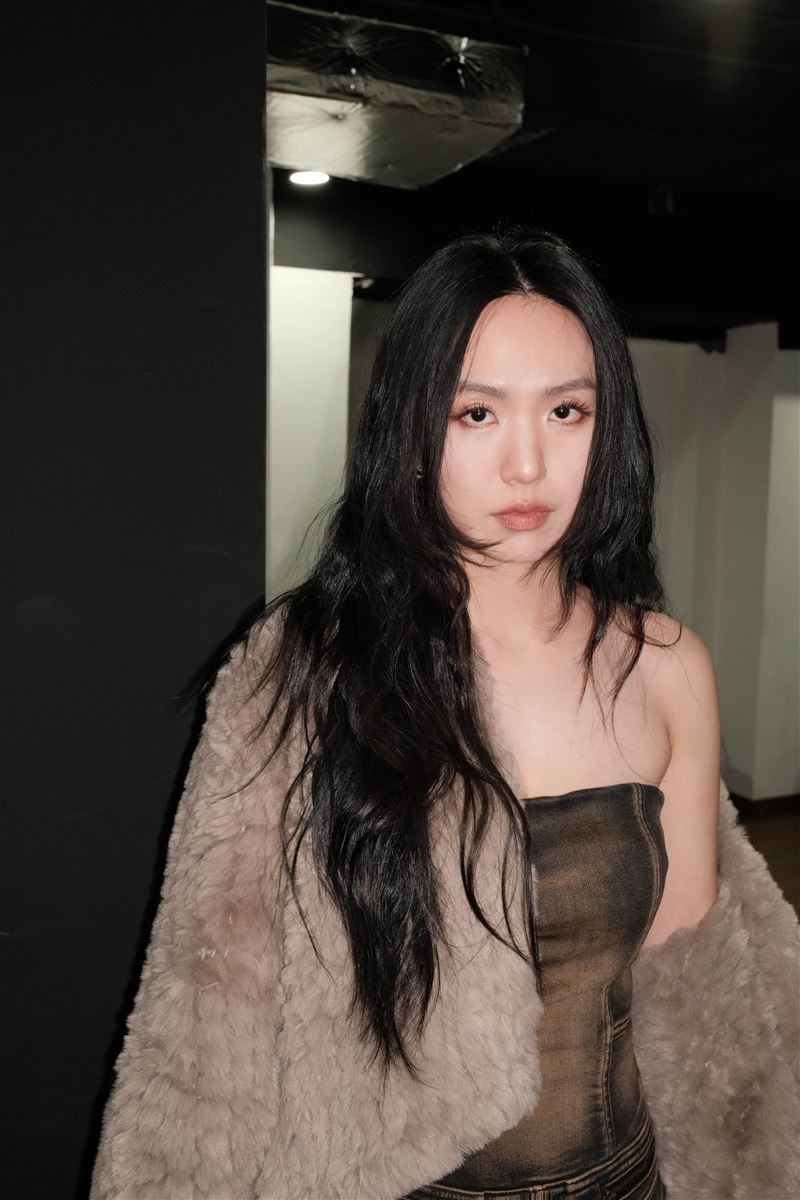 孫盛希推出新歌〈Falling in Love〉。（圖／艾提企劃提供）