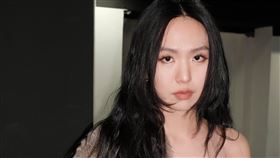 孫盛希〈Falling in Love〉。（圖／艾提企劃提供）