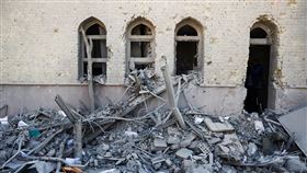 伊朗首都德黑蘭多處遭攻擊，造成建築損毀與人員傷亡。（圖／路透社／達志影像）