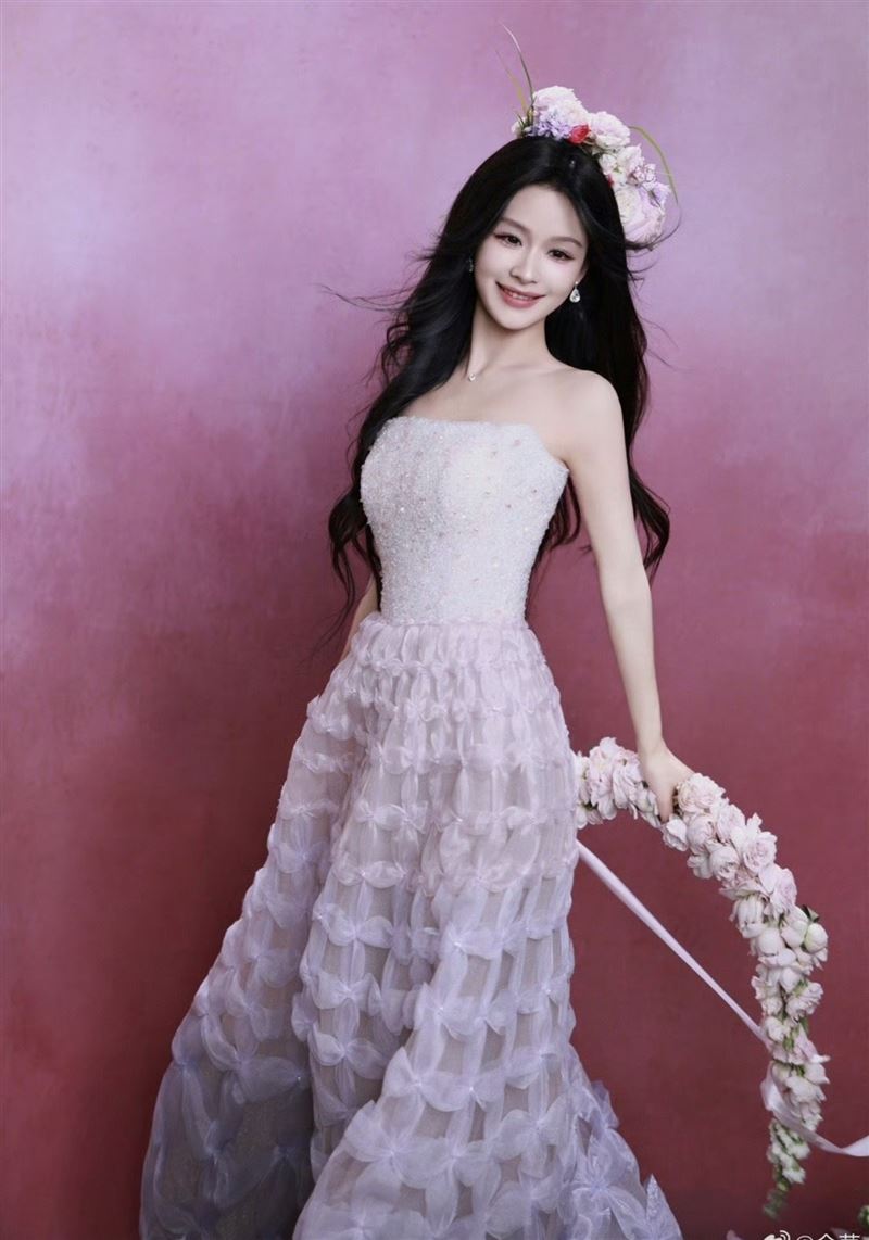 余茵操到過勞暴瘦。（圖／翻攝自微博）