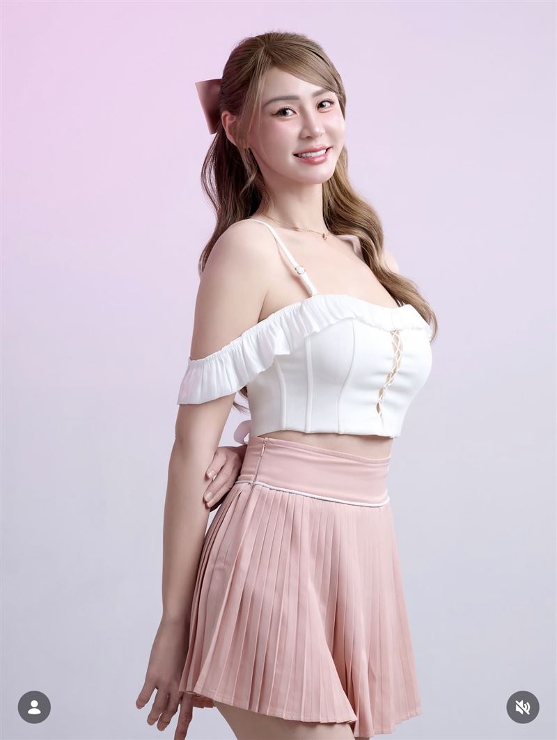 短今擁有火辣身材。(圖/翻攝自IG)