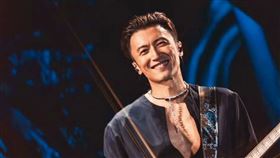 謝霆鋒時常跟品牌聯名推出限量新品。（翻攝謝霆鋒微博）